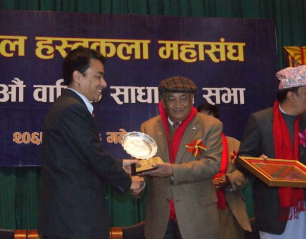 Sjaals uit Nepal winnen award - Counting Flowers